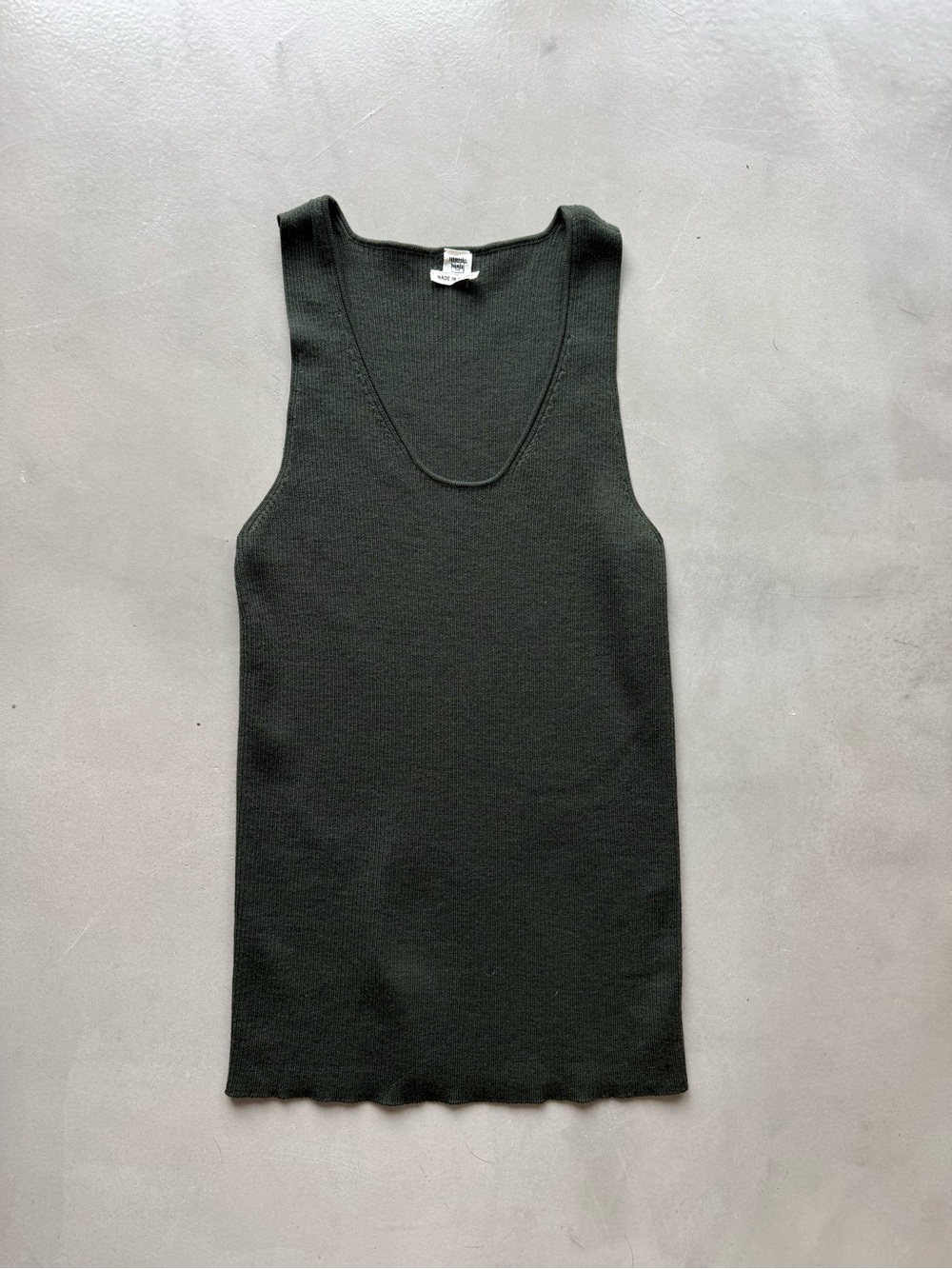 Vintage Hermès fine-ribbed scoop neck dark olive green tank top (US sz 10)